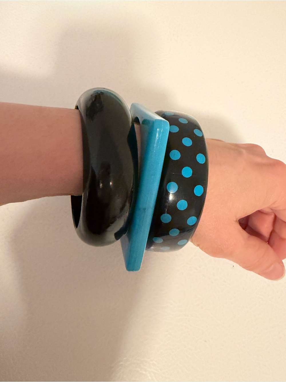 Bracelet Set of 3 Vintage Polka Dot Resin, Blue Black Chunky Bandle bracelets